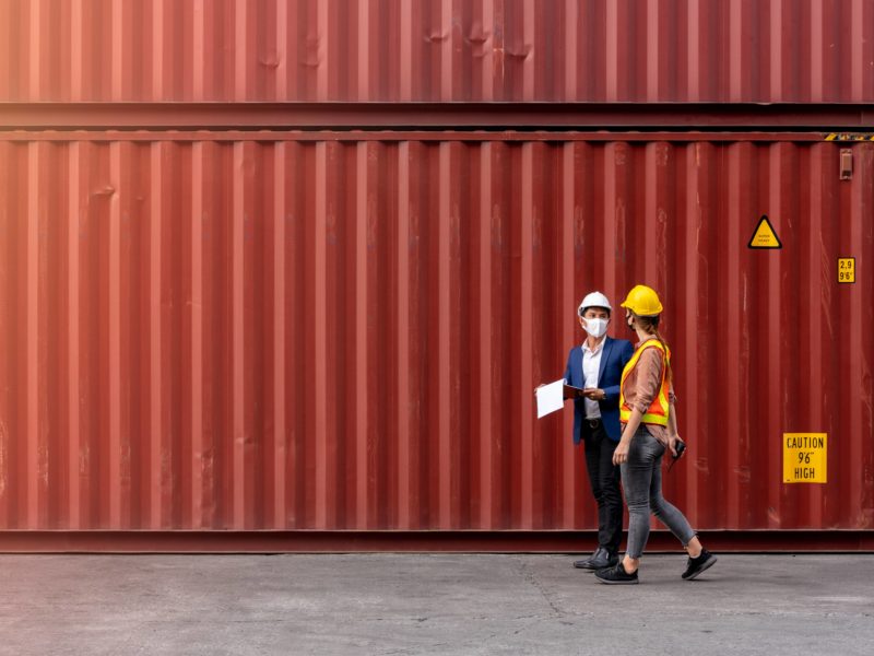 551904846 container chat adobestock 368312380